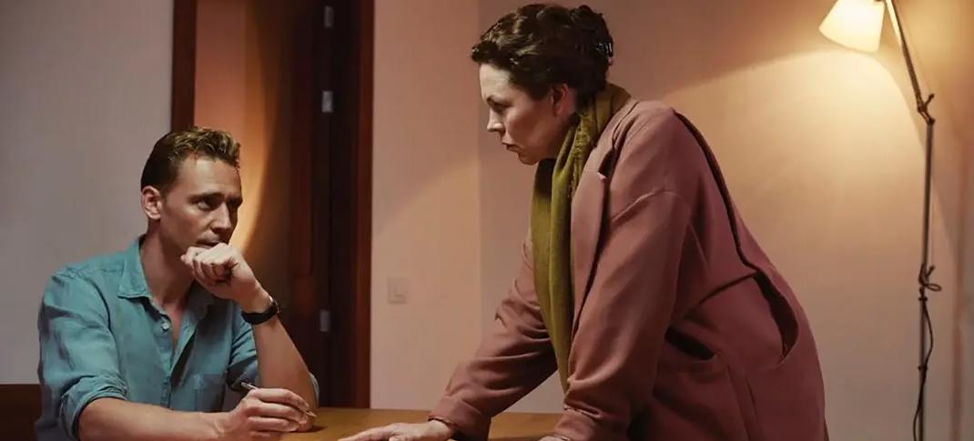 Tom Hiddleston as Jonathan Pine and Olivia Colman as Angela Burr giving him his assignment in 'The Night Manager' Season 1