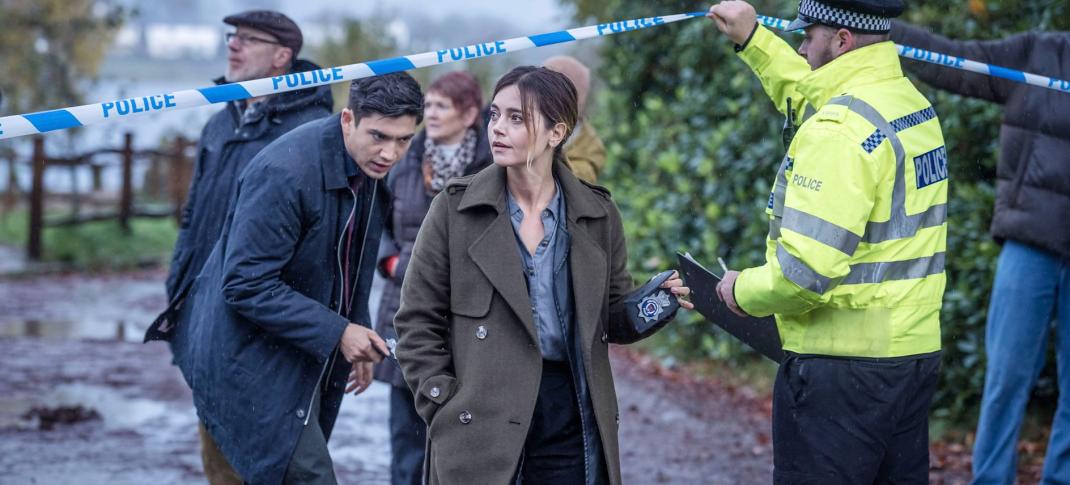 Archie Renaux and Jenna Coleman in "The Jetty"