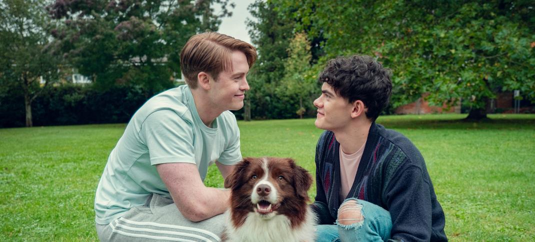 Kit Connor as Nick and Joe Locke as Charlie with their puppy in 'Heartstopper' Season 3