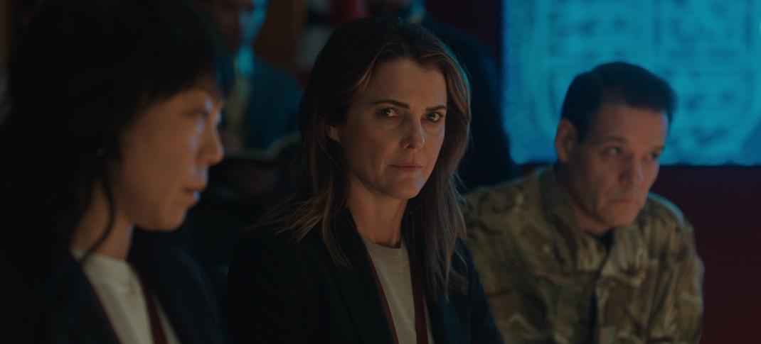  Keri Russell and Ali Ahn in "The Diplotmat" Season 2