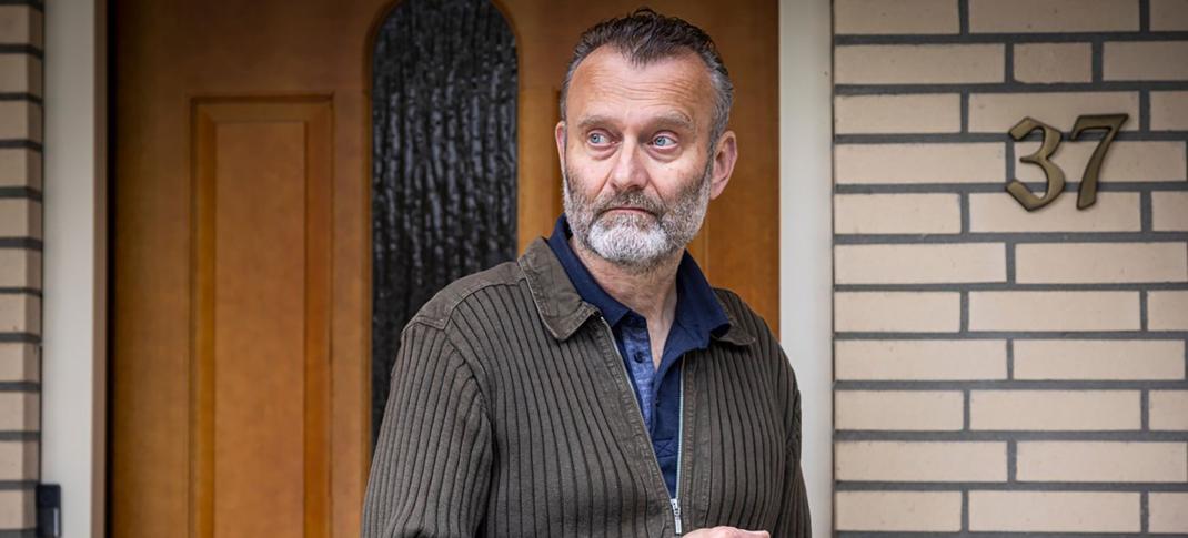 Hugh Dennis as Alan in 'The Couple Next Door' Season 1