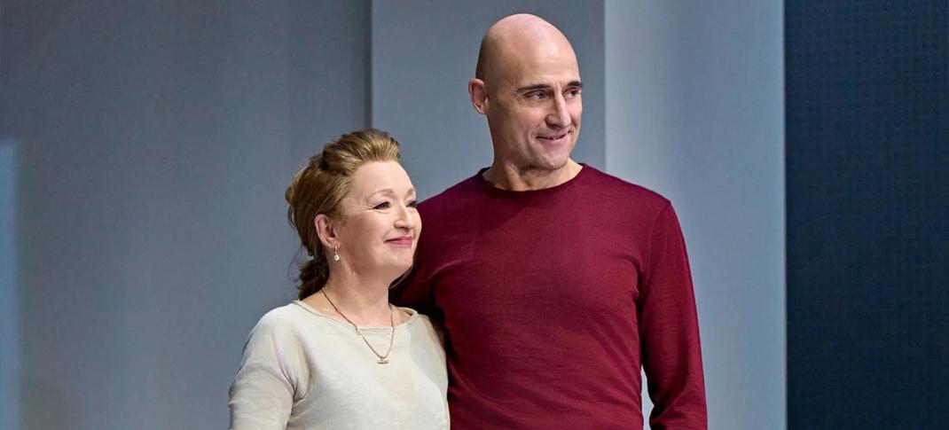 Mark Strong and Lesley Manville in "Oedipus"