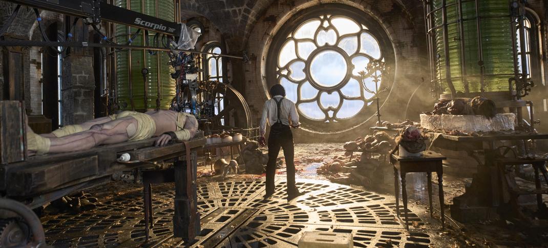 Jacob Elordi as the Monster, Oscar Isaac as Frankenstein in 'Frankenstein'
