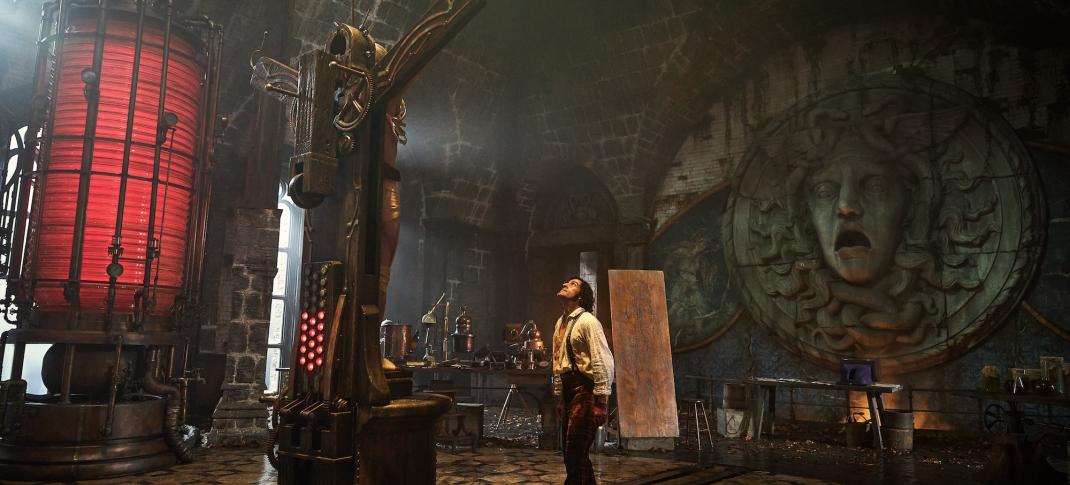 Oscar Isaac in "Frankenstein"