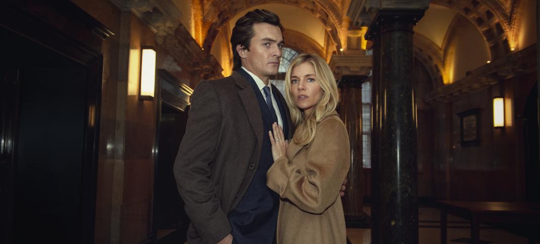 Sienna Miller and Rupert Friend in "Anatomy of a Scandal" (Photo: Netflix)