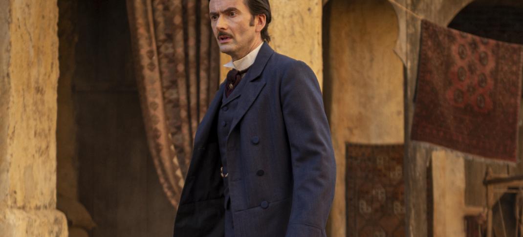 David Tennant in "Around the World in 80 Days (Photo: Credit: Courtesy of Joe Alblas - © Slim 80 Days / Federation Entertainment / Peu Communications / ZDF / Be-Films / RTBF (télévision belge) – 2021)