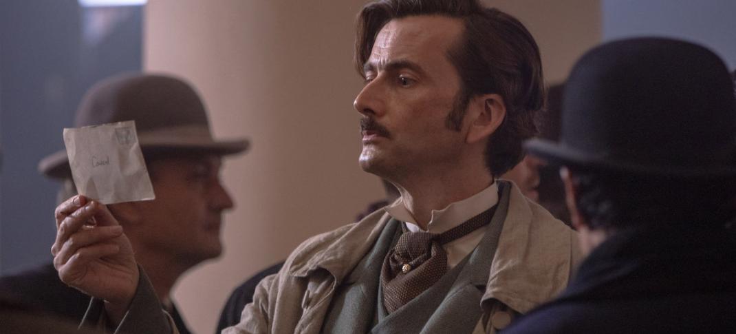 David Tennant in "Around the World in 80 Days (Photo: Credit: Courtesy of Joe Alblas - © Slim 80 Days / Federation Entertainment / Peu Communications / ZDF / Be-Films / RTBF (télévision belge) – 2021)