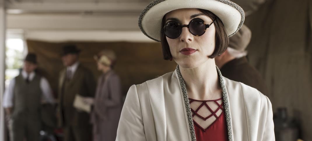 Racetrack chic looks super great on Lady Mary. (Photo:  Courtesy of Nick Briggs/Carnival Film & Television Limited 2015 for MASTERPIECE)