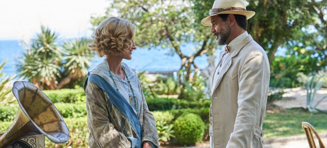 Natasha McElhone as Bella Ainsworth and Daniele Pecci as Count Carlo Albani flirt on the beach in Hotel Portofino Season 1