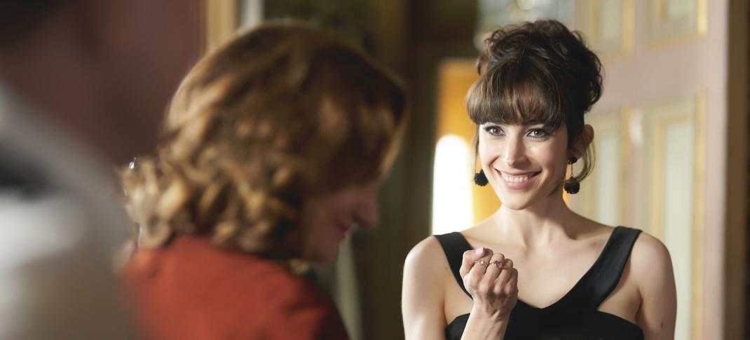 Geraldine Hakewell as Peregrine Fisher is a bubbly 60s gal in Ms Fisher's Modern Mysteries