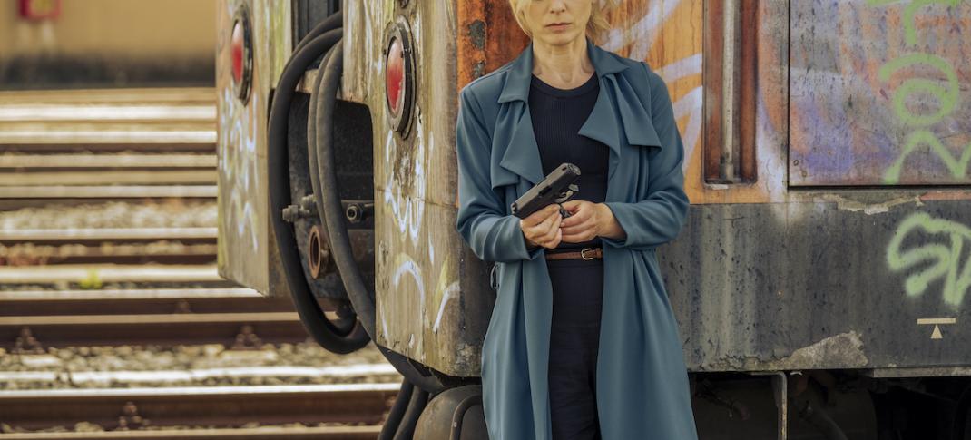 Emilia Fox in "Signora Volpe" (Photo: Acorn TV)