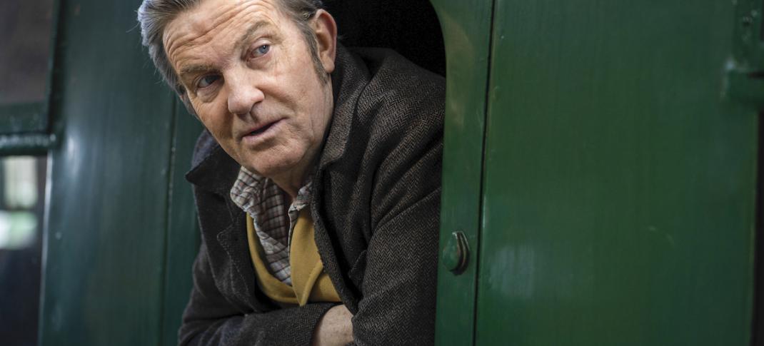 Bradley Walsh in "The Larkins" (Photo: Acorn TV)