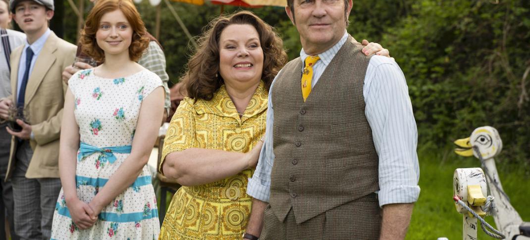 Bradley Walsh and Joanna Scanlon in "The Larkins" (Photo: Acorn TV)