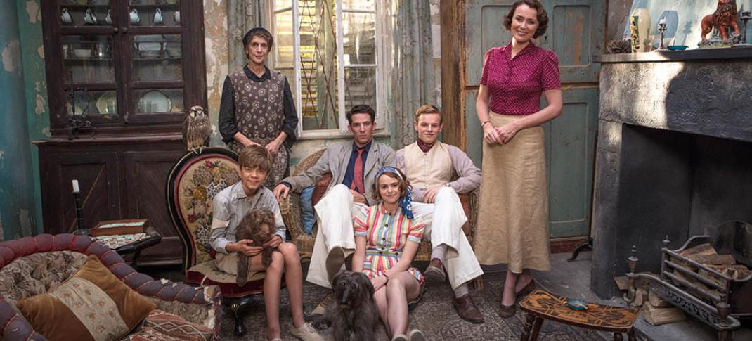 The cast of "The Durrells in Corfu" Season 2! (Photo:  Courtesy of John Rogers/Sid Gentle Films & MASTERPIECE)