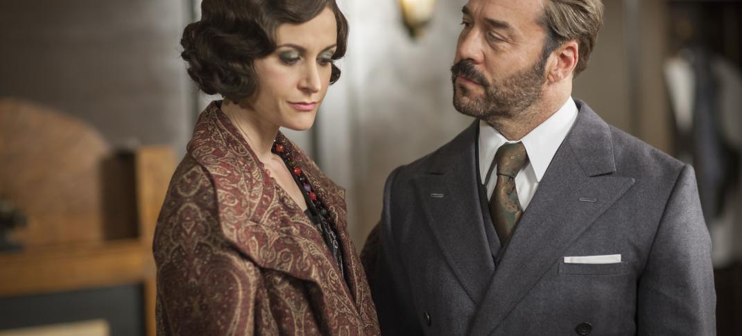 Jeremy Piven and Katherine Kelly in "Mr. Selfridge" Season 4. (Photo: Courtesy of (C) ITV Studios for MASTERPIECE) 