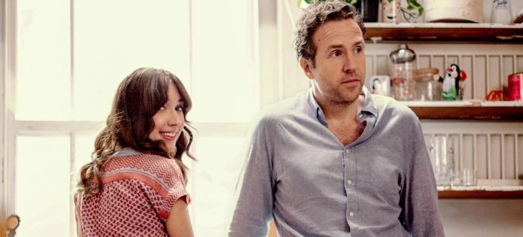 Rafe Spall and Esther Smith as Jason and Nikki in 'Trying' Season 1
