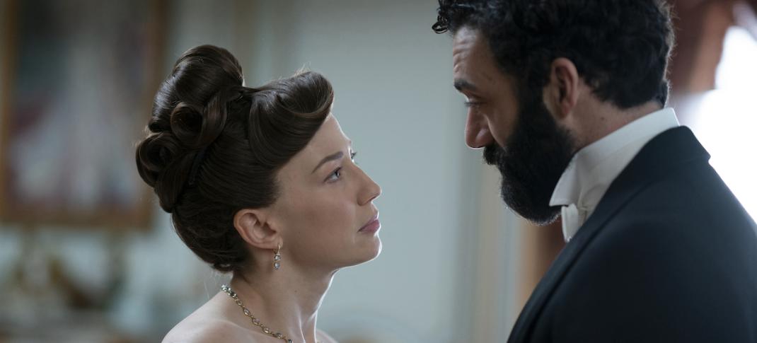 Carrie Coon and Morgan Spector in "The Gilded Age" (Photo: HBO)