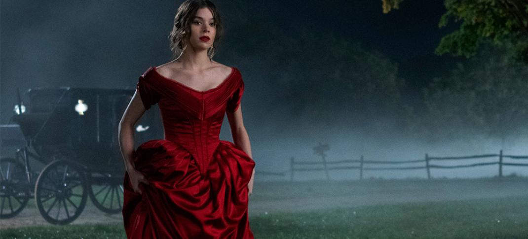 Hailee Steinfeld in "Dickinson" (Photo: Apple TV) 