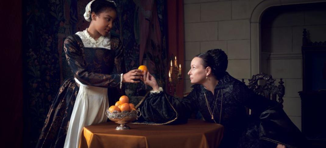 Catherine de Medici (Samantha Morton) lures in Rahima (Sennia Nanua)  with an orange (STARZ)
