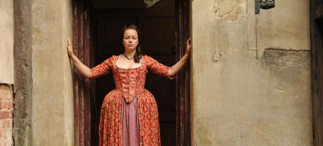 Samantha Morton in "Harlots" (Photo: Hulu)