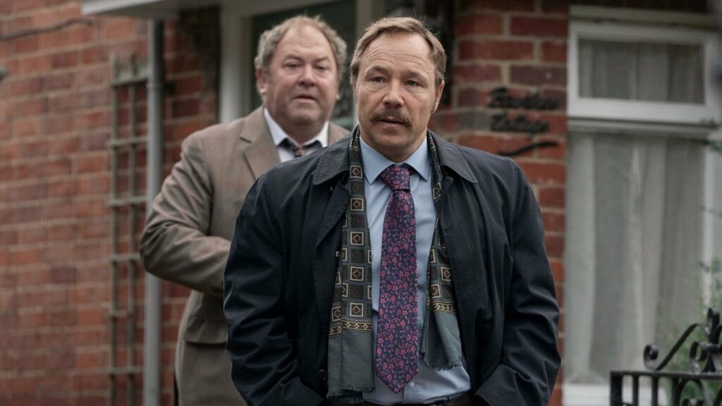 DS Stan Jones (Mark Addy) and DCI Taff Jones (Stephen Graham) on the case. © ITV/HBO-MAX