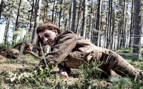 Magda Thomas braves the barbed wire. © Netflix